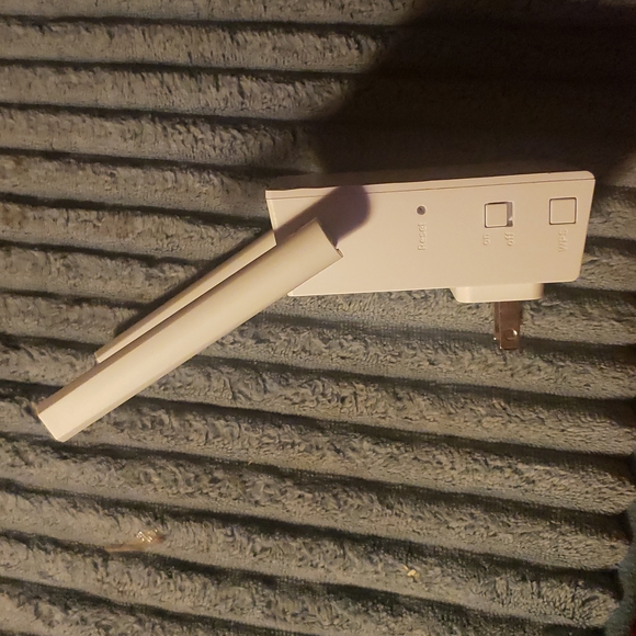 ASUS Dual-band WiFi Repeater - Picture 2 of 3